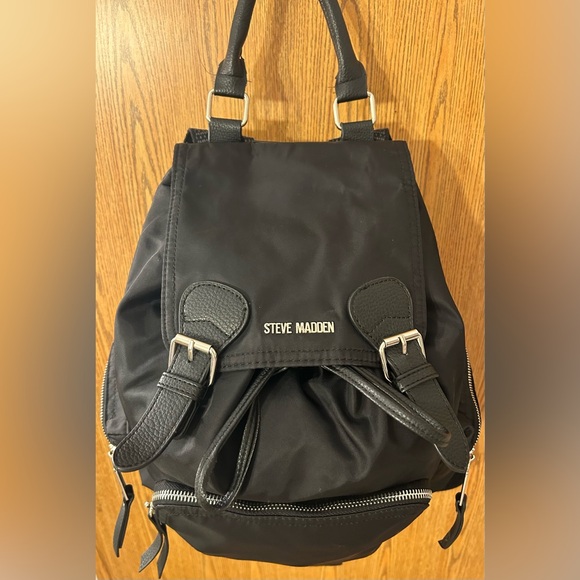 CLEARANCE!! Steve Madden Large Bsolly Backpack - Picture 4 of 11
